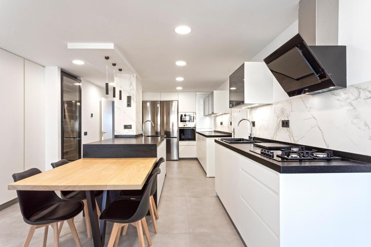 Malagueta Luz By Renthas Apartment Malaga Bagian luar foto